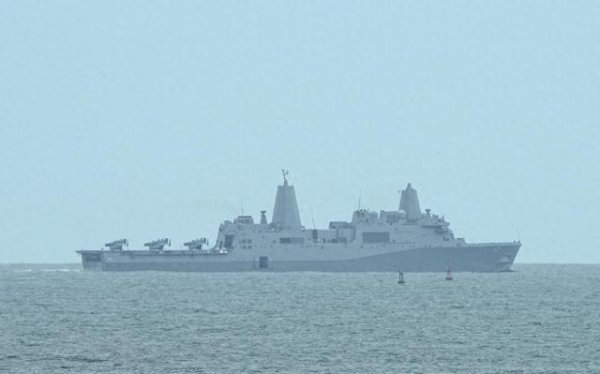 粤友配资 美军主力正在进入战位，他们在等特朗普的动武命令？